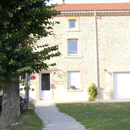 Gite Les Pins Montchenu Eksteriør billede